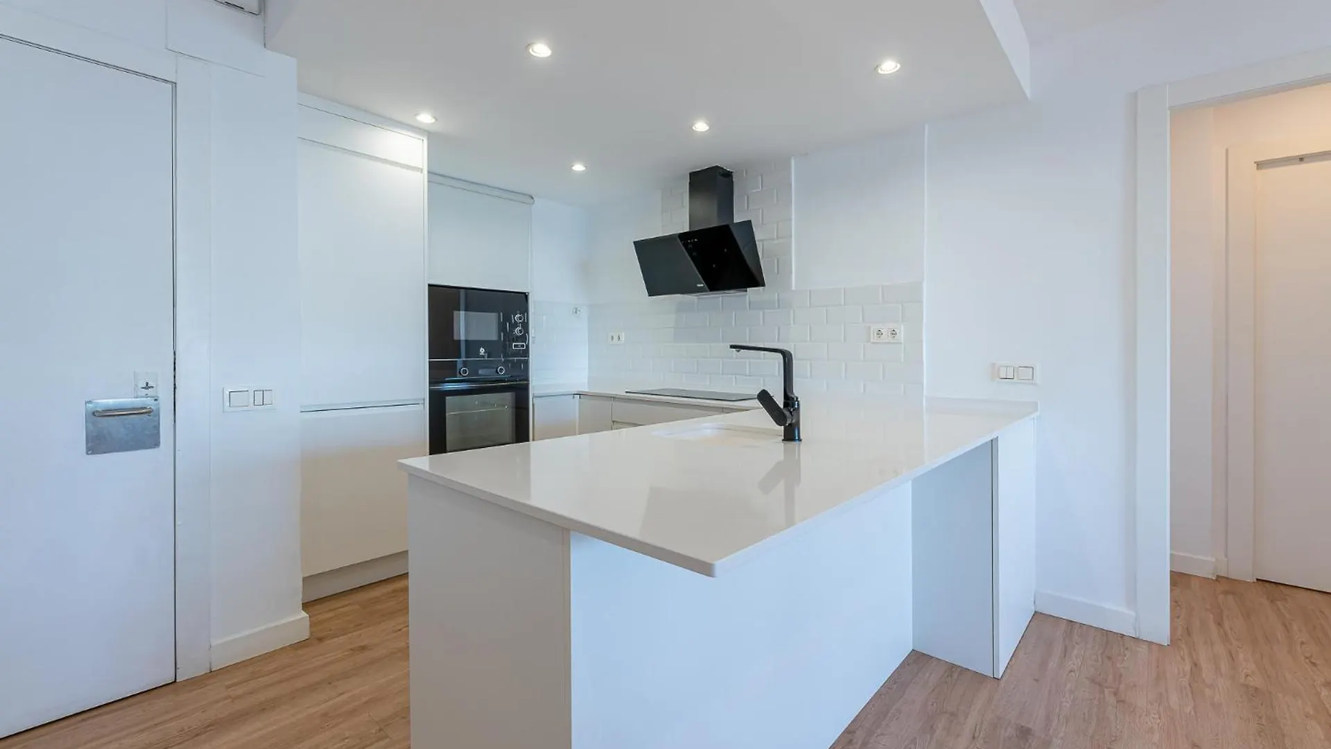 797 Holiday Rentals - Moderno Piso En Primera Linea De Playa Torremolinos Apartman