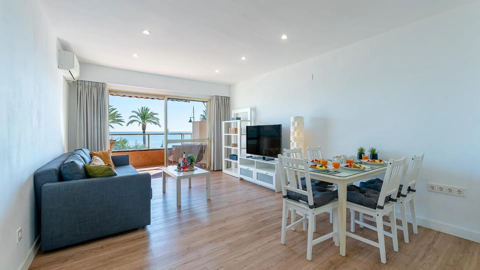 797 Holiday Rentals - Moderno Piso En Primera Linea De Playa Torremolinos Apartman